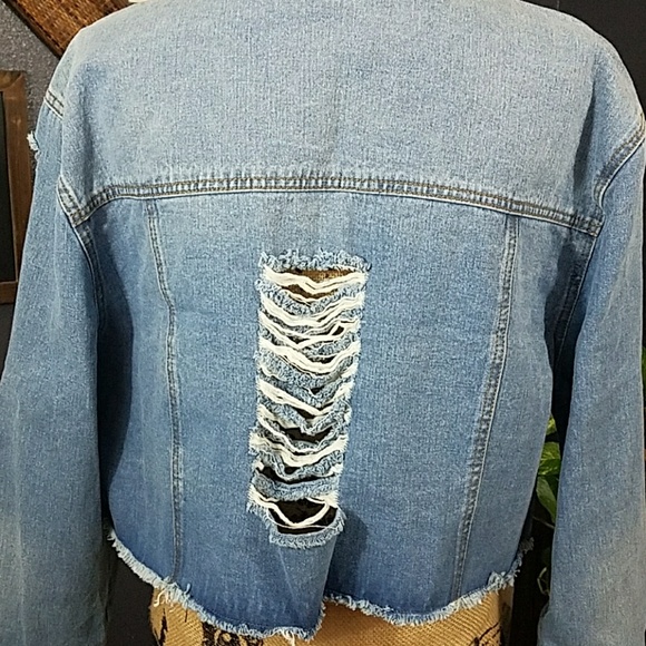 Ultra Distressed Crop Jean Jacket Pockets - Picture 4 of 5